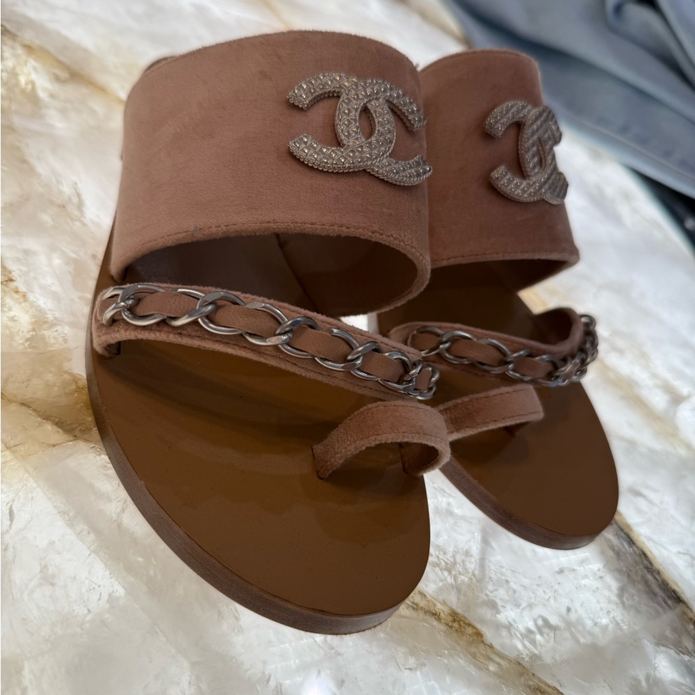 Chic pink chanel Sandals with Chain Detail